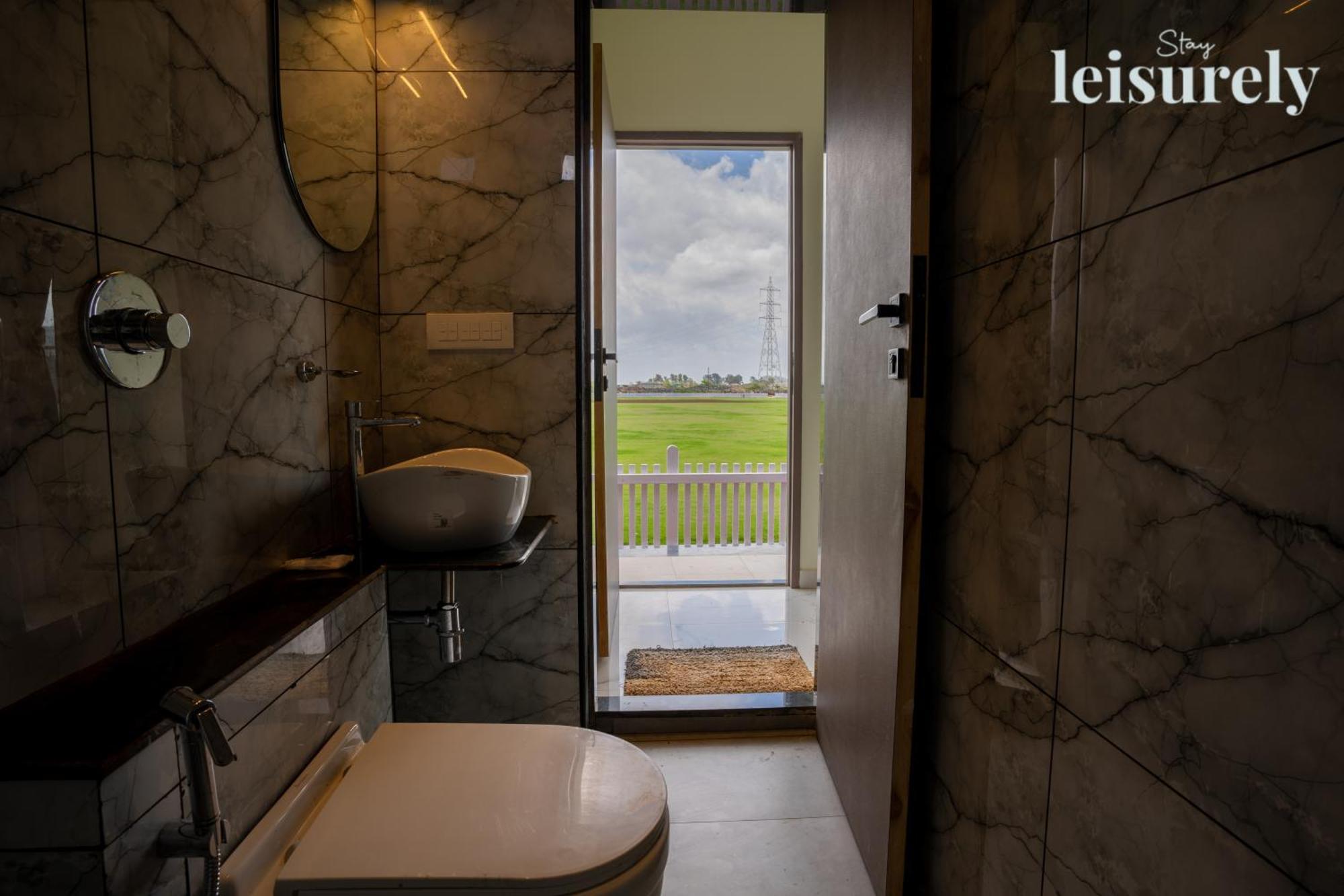 Stay Leisurely - Pavilion By The Hills, Lonavala - Stadium View Rooms Extérieur photo